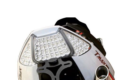 FEU ARRIERE AVEC CLIGNOTANTS INTEGRES V PARTS LED YAMAHA 500 T-MAX 2008-2011